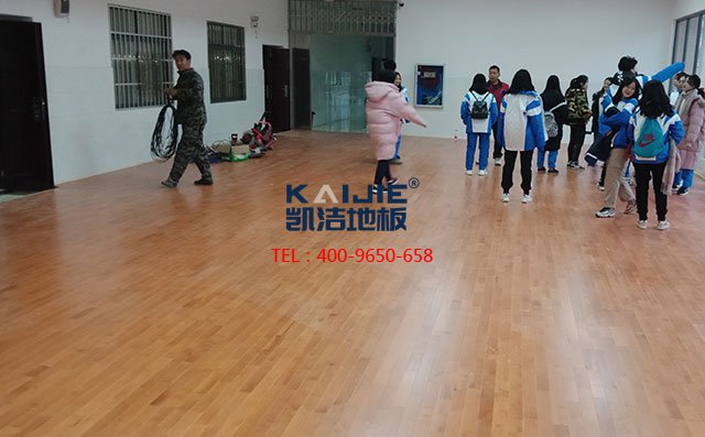 湖南衡陽鐵一中籃球館運(yùn)動(dòng)木地板項(xiàng)目案例——?jiǎng)P潔地板
